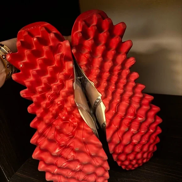 Louboutin Loubishark gym shoe 👟
Box and dust bags included - Picture 8 of 9